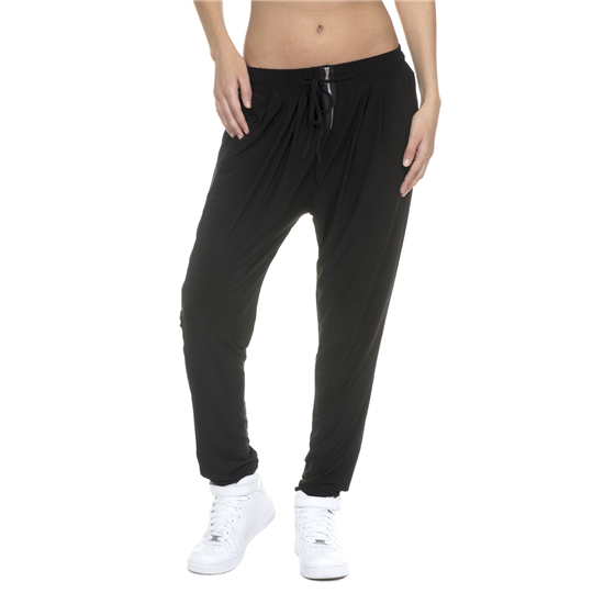 A Chic pants Black- Front.jpg