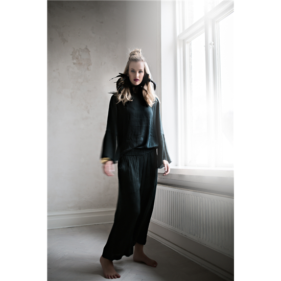 Hanne Blouse Bella Pants Green.jpg